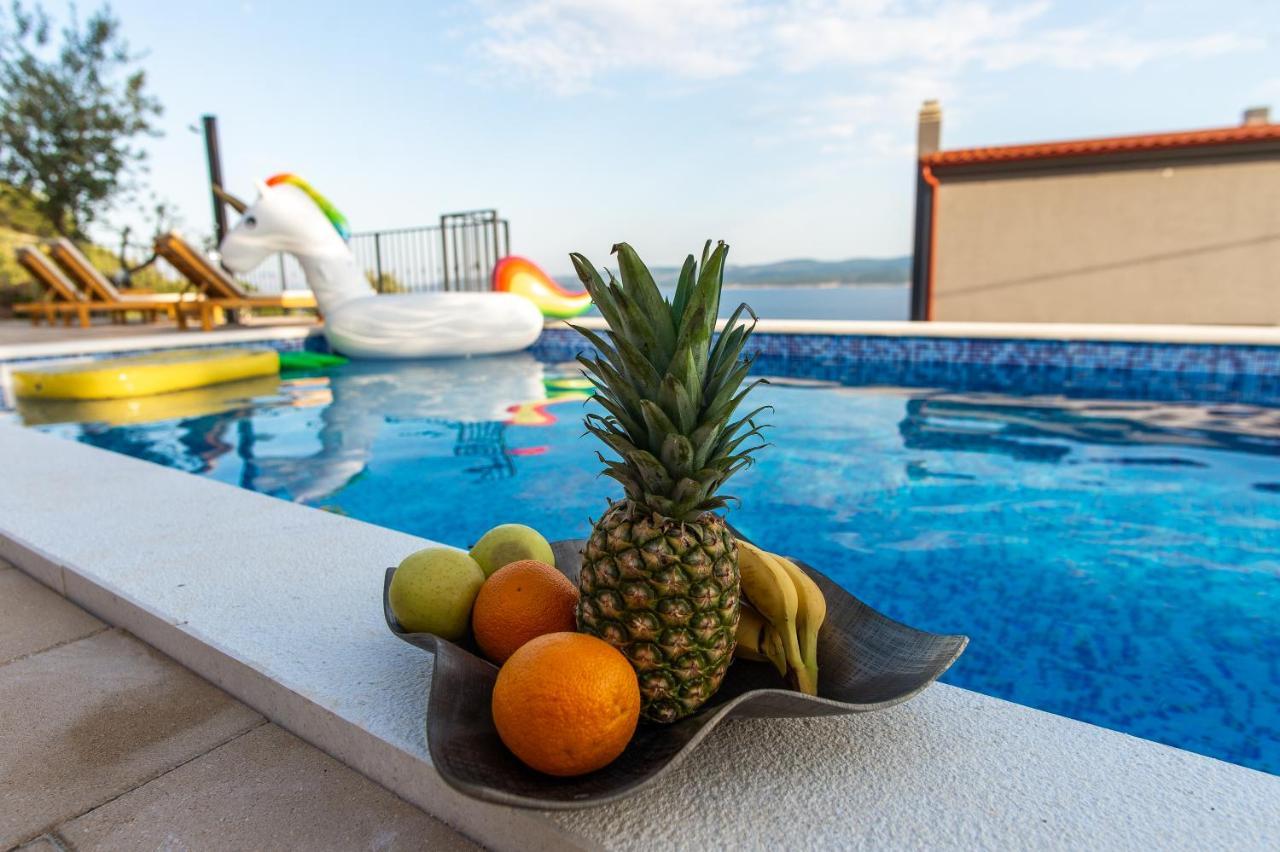 Exclusive Villa Almissa With Swimming Pool And Sea View Lokva Rogoznica Ngoại thất bức ảnh