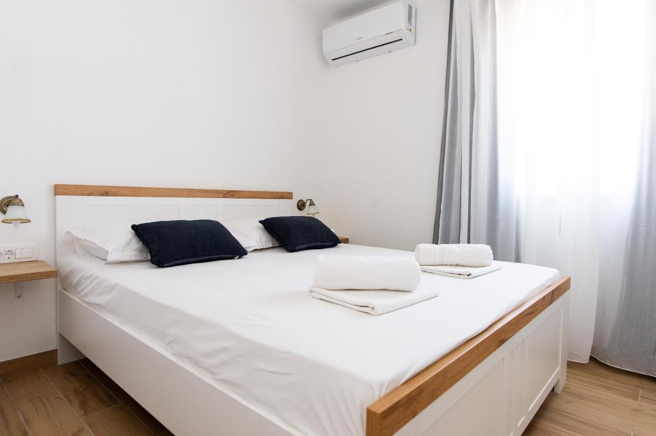 Exclusive Villa Almissa With Swimming Pool And Sea View Lokva Rogoznica Ngoại thất bức ảnh