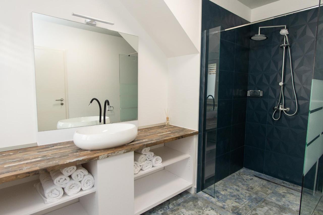 Exclusive Villa Almissa With Swimming Pool And Sea View Lokva Rogoznica Ngoại thất bức ảnh
