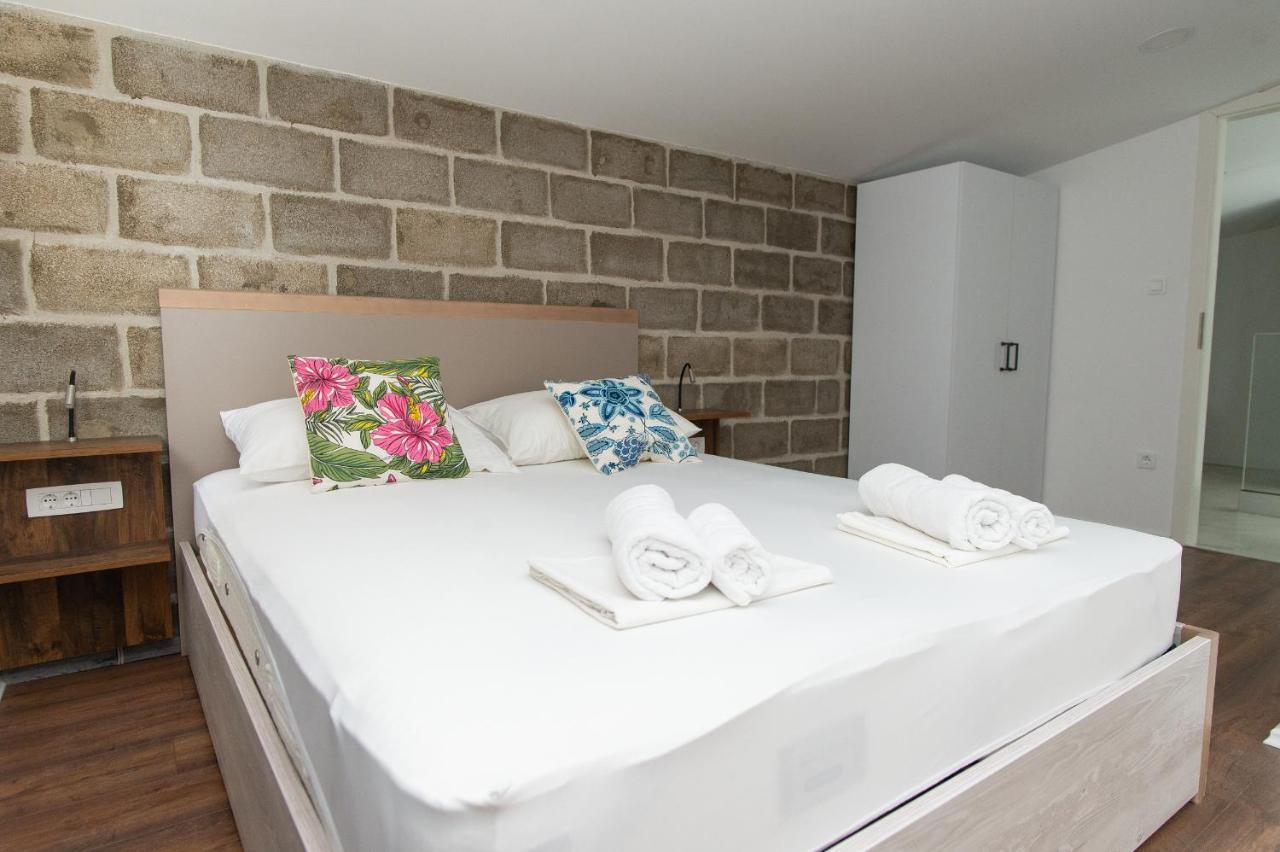 Exclusive Villa Almissa With Swimming Pool And Sea View Lokva Rogoznica Ngoại thất bức ảnh