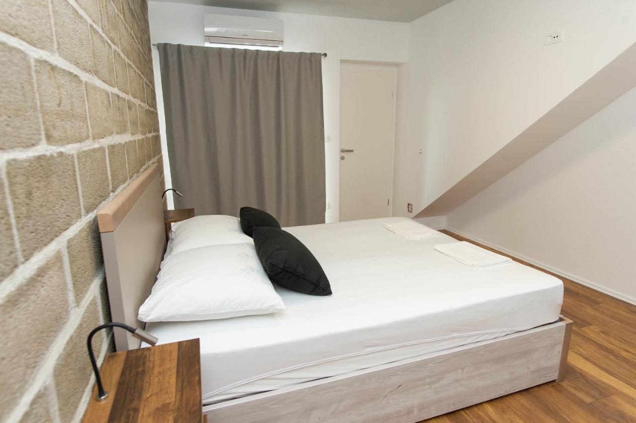 Exclusive Villa Almissa With Swimming Pool And Sea View Lokva Rogoznica Ngoại thất bức ảnh
